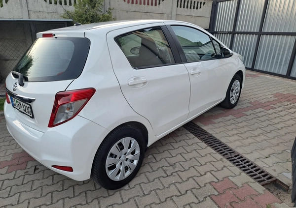 Toyota Yaris cena 25900 przebieg: 152000, rok produkcji 2012 z Świebodzice małe 211